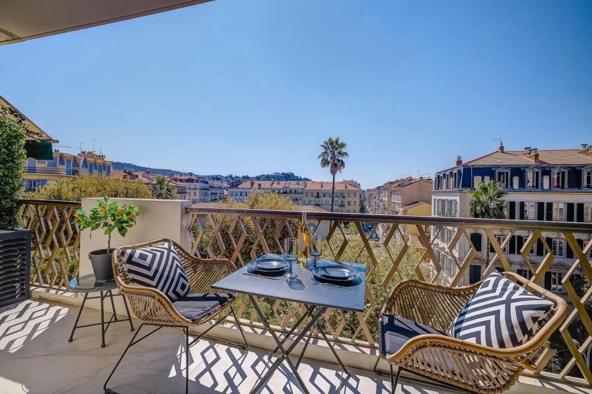 Appartement Rénové Avec Terrasse Et Vue Imprenable Sur La Ville - Nice<span>À NICE