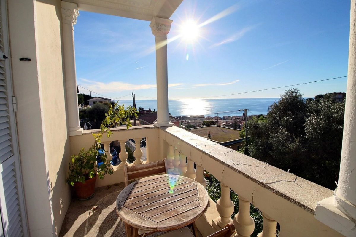 Appartement 4 Pièces Dans Villa Belle Époque Avec Terrasse, Balcon Et Vue Mer - Menton Proche Centre<span>À Menton