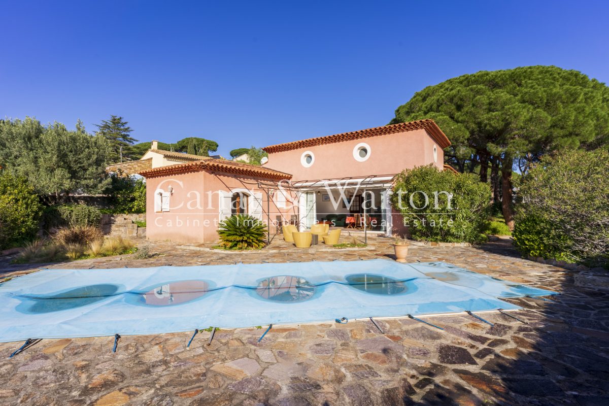 À 700 M Du Centre-Ville: Villa De Caractère Avec Piscine À Cavalaire<span>À Cavalaire-sur-Mer