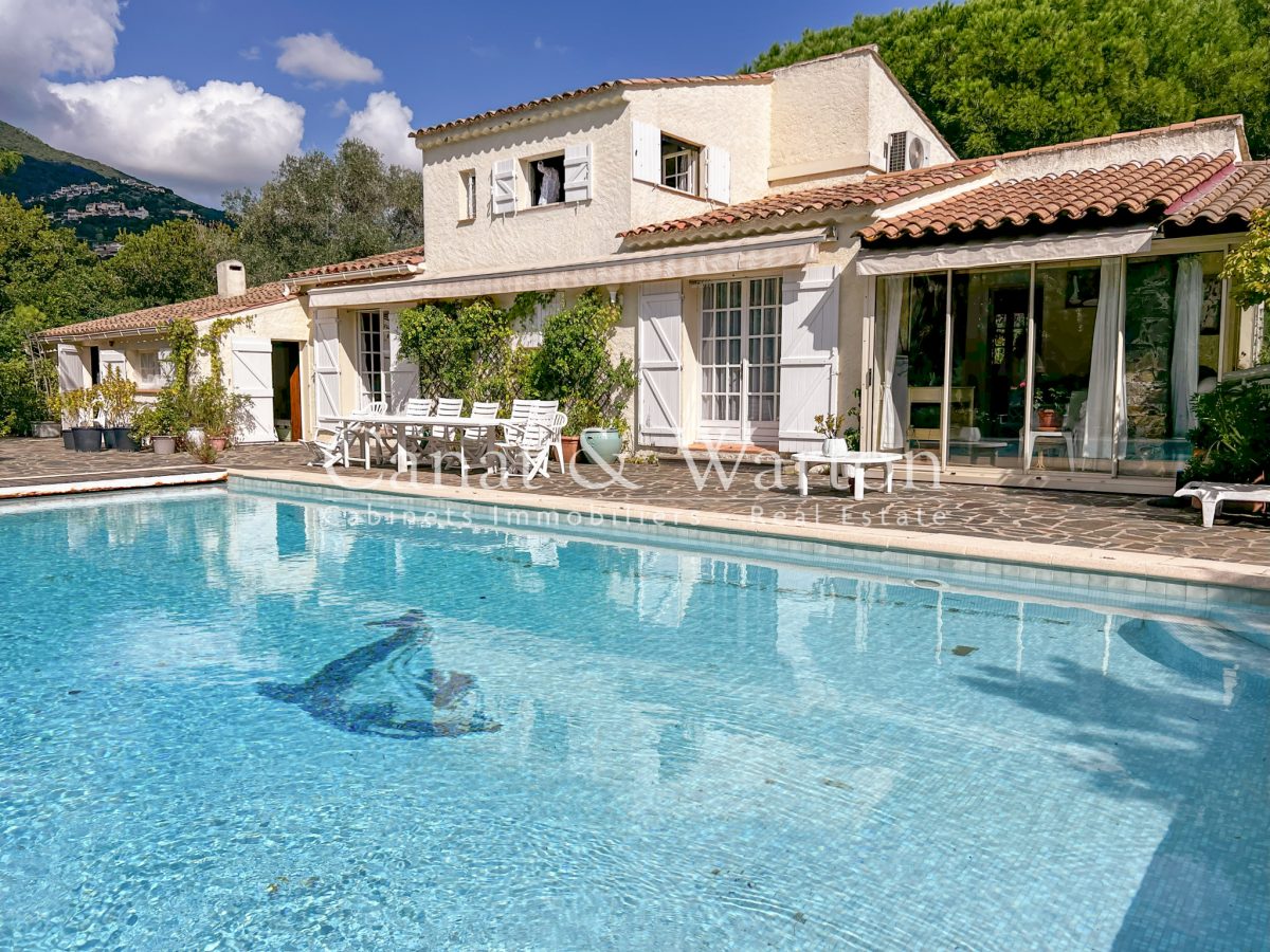 Dans Un Domaine Privé & Recherché: Villa Provençale Avec Piscine<span>À Cavalaire-sur-Mer