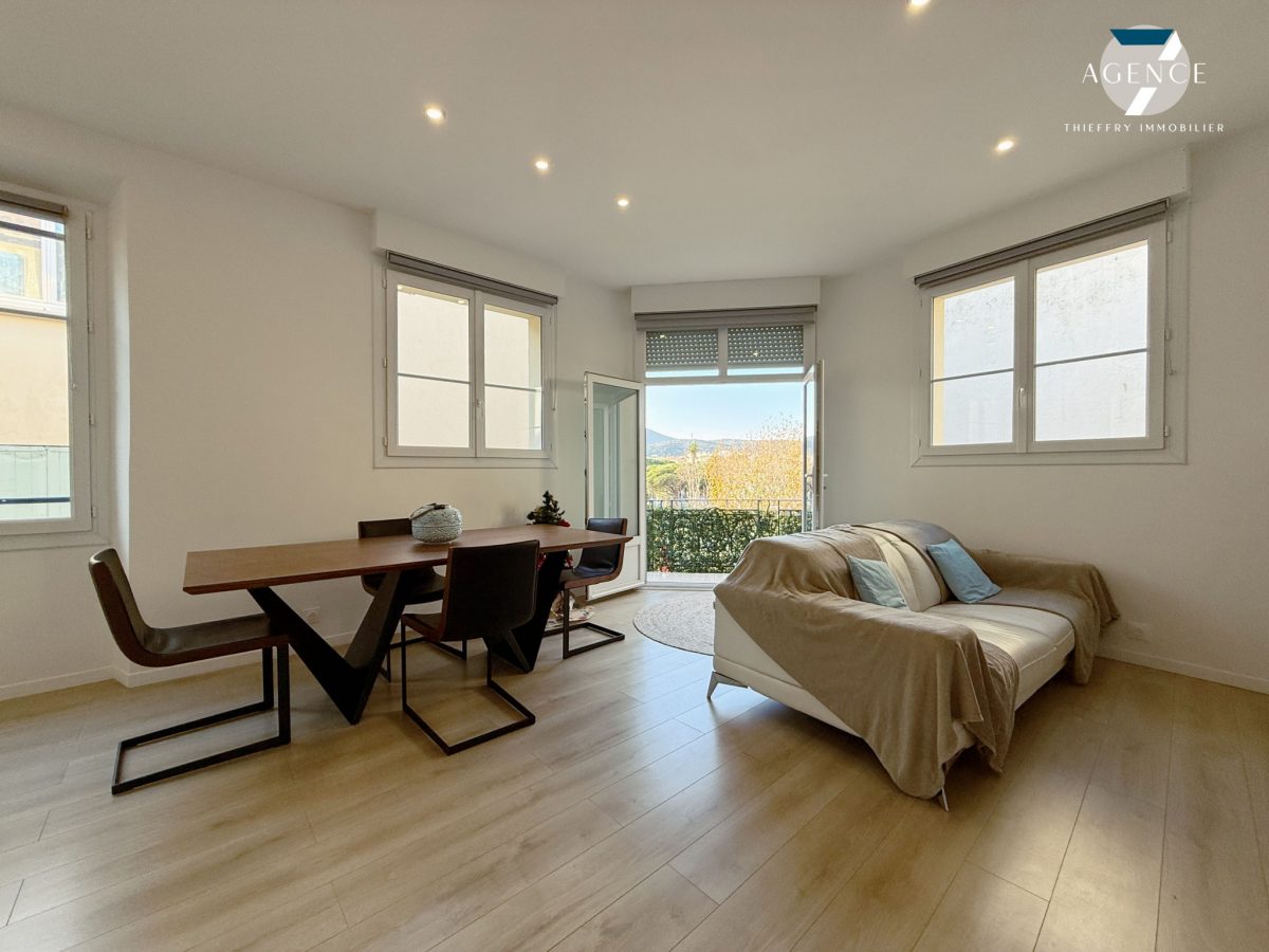 Appartement Au Coeur De La Ville De Sainte-Maxime Avec 2 Chambres<span>À ste maxime