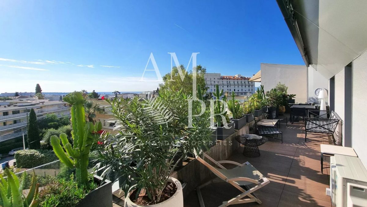 Dernier Étage - Superbe Appartement 4 Pièces - Cannes<span>À CANNES