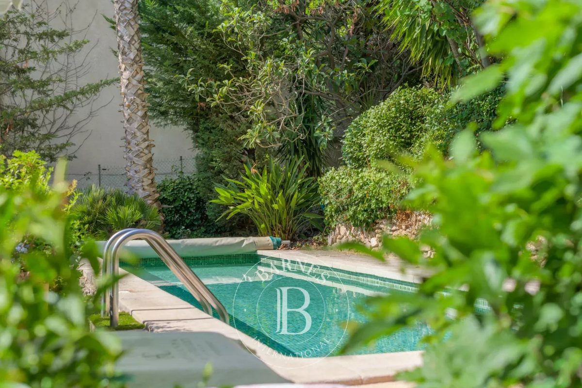 Roucas Blanc Maison 140 M2 Avec Terrasse Jardin Piscine Et Garage 2 Voitures<span>À Marseille 8ème