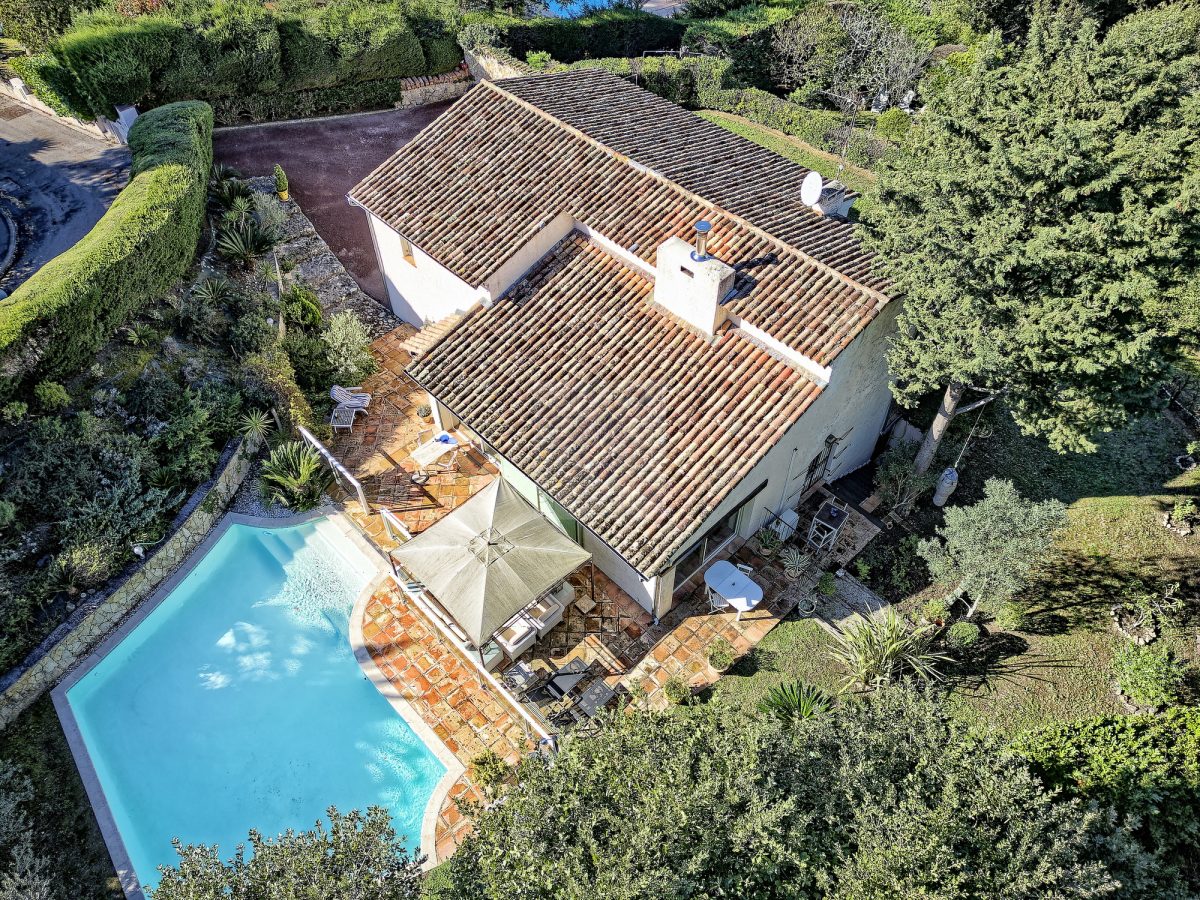 Jolie Bastide Provençale Dans Un Domaine Sécurisé - 195M2 - Mougins<span>À Mougins