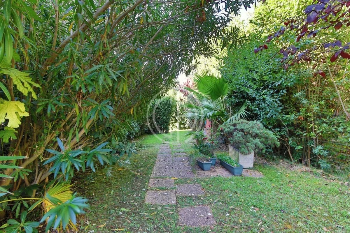 2 Pièces - 90M2  En Rez De Jardin De 300M2<span>À CANNES