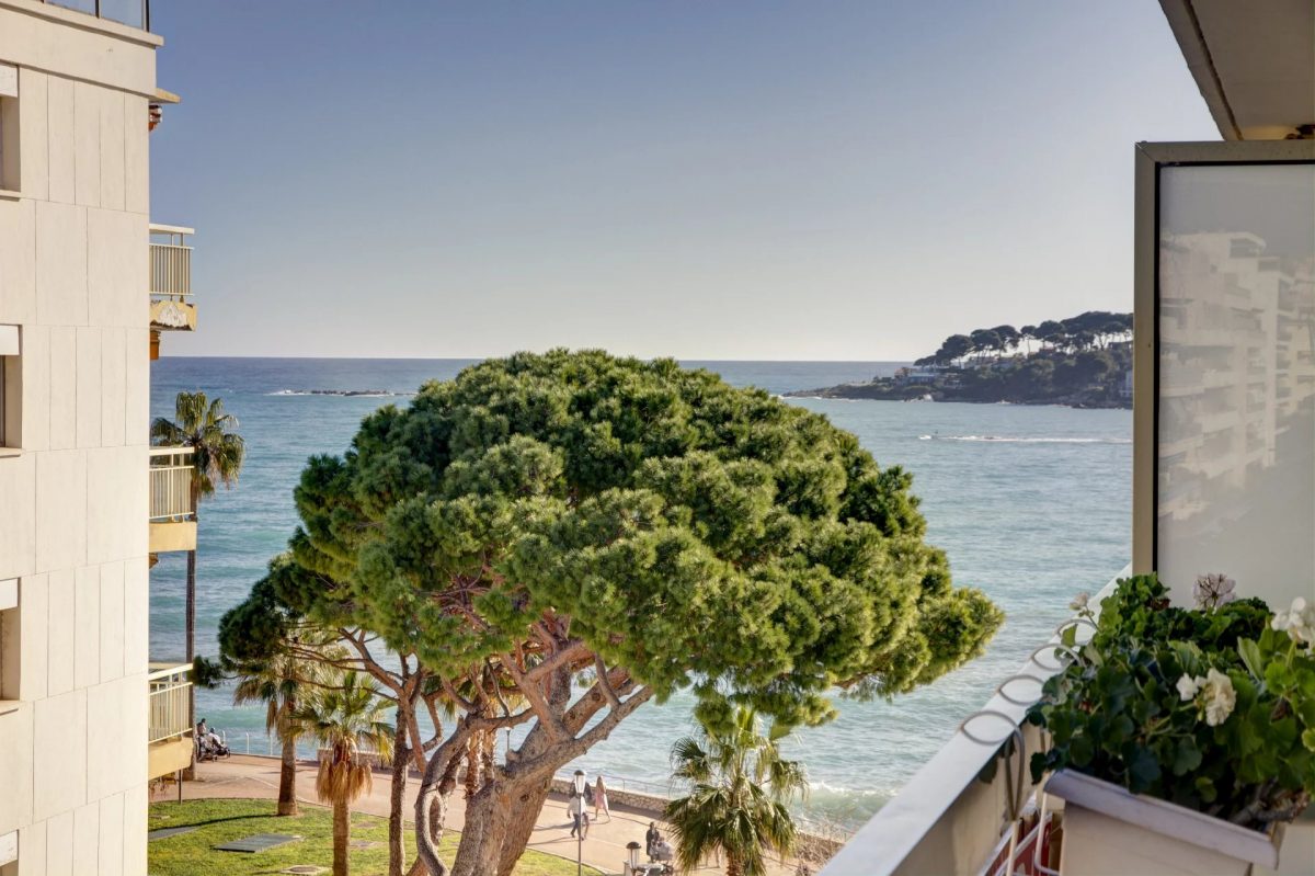 Beau 3 Pièces Avec Terrasse Et Vue Mer - Antibes<span>À Antibes